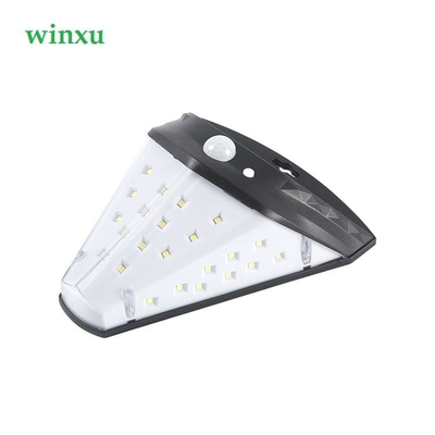 چراغ دیواری LED با زاویه بزرگ 42 LED با انرژی خورشیدی 2700K برای حیاط باغ